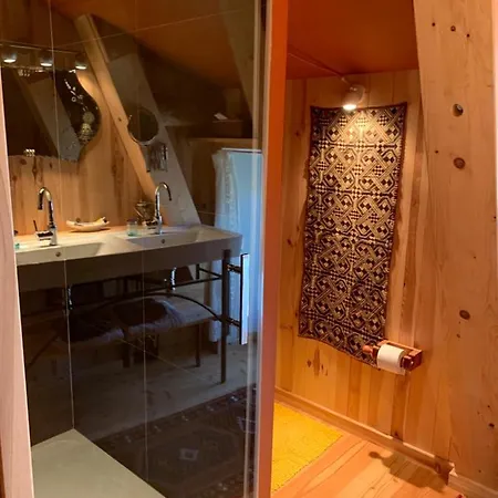 Le Potala Bed and Breakfast 3*