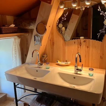 Le Potala Bed & Breakfast